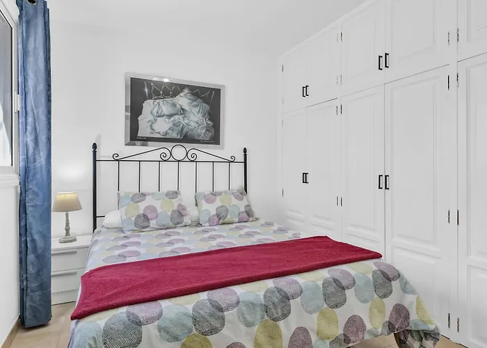 Coqueto Y Tranquilo Puerto del Carmen (Lanzarote)